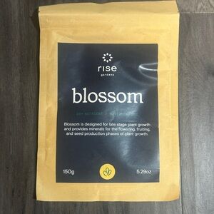 Rise Gardens Blossom Dry Nutrient 150g